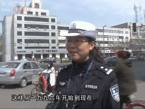 铿锵警花格外美