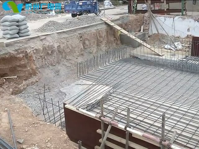 健康西街建设路道幕山路段加快推进挡墙工程