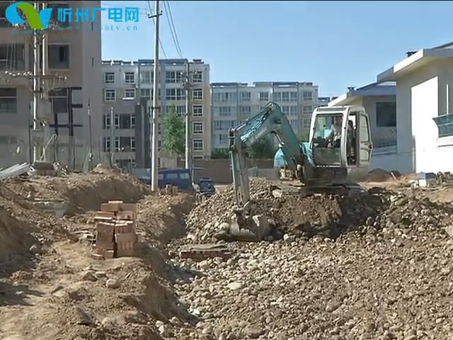 利民西街北八巷北延工程开始路面结构层施工