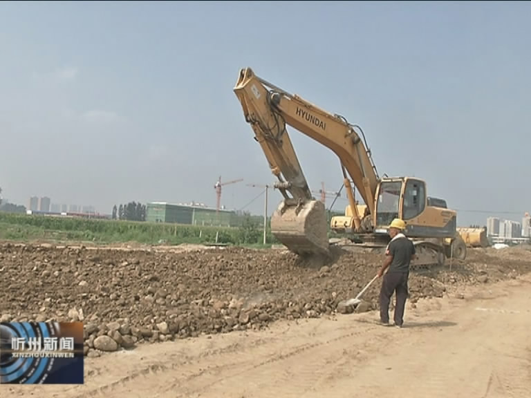 纬七路科学安排雨季施工 按计划推进道路工程建设​