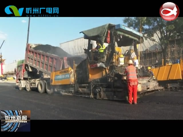 光明街道路工程进入二层油铺设阶段​